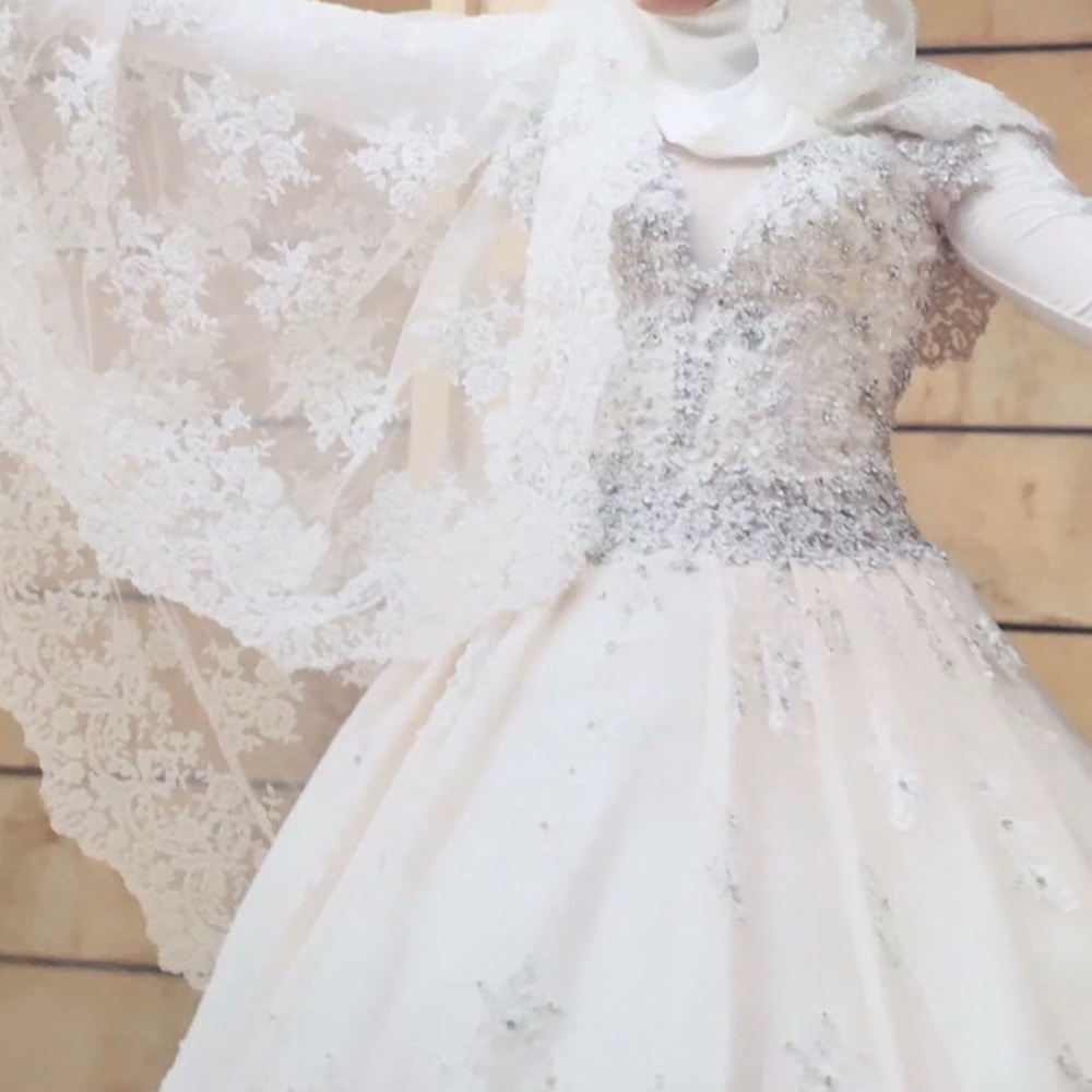 Stephen yearick wedding dress.